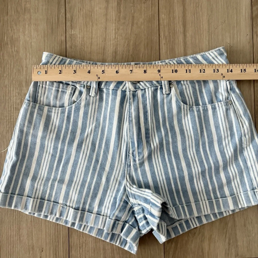 PacSun Los Angeles‎ Women's Mini Stripe Light Blue Cuffed Denim Mom Short 25
